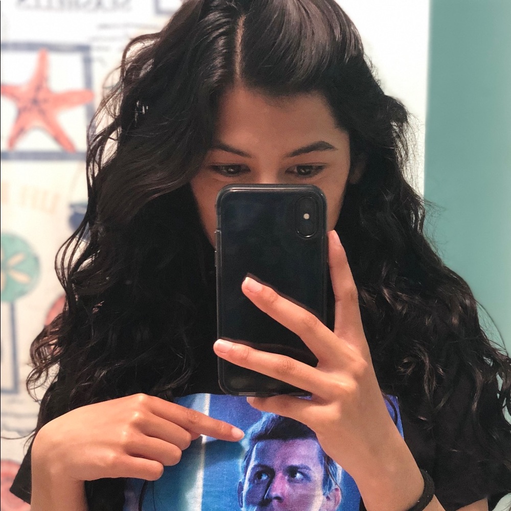 Meet your Posher, Dayana